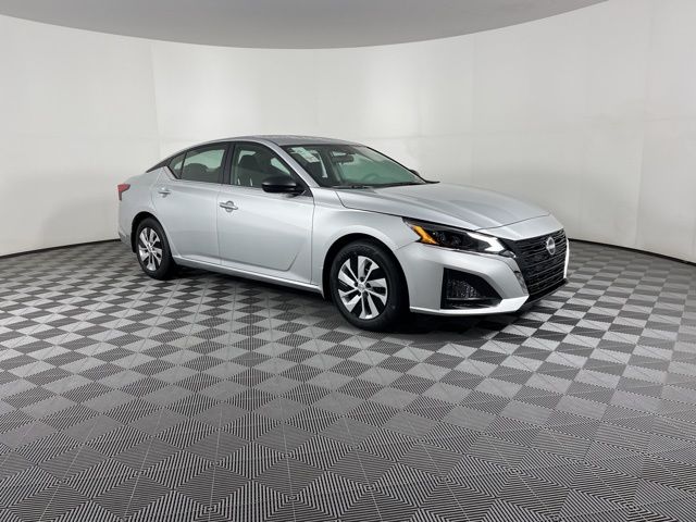 2025 Nissan Altima 2.5 S photo 2