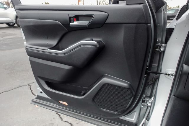 used 2023 Toyota Highlander Hybrid car, priced at $38,000