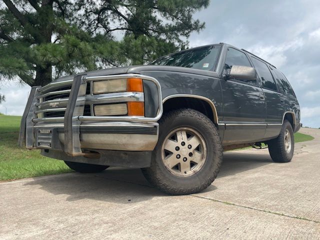 Black (Medium Charcoal Gray Metallic) 1999 Chevrolet Tahoe LS 4-Door 4WD SUV / Crossover Four-Wheel Drive 4-Speed Automatic Overdrive