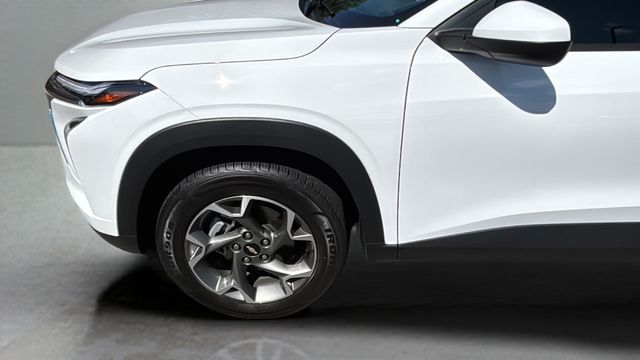 Used 2025 White Chevrolet LT image 37