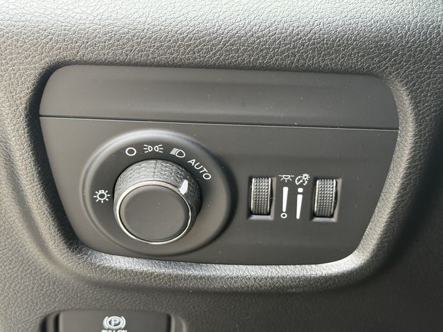 2023 Jeep Grand Cherokee L Altitude Silver at DeMontrond Gulf Freeway