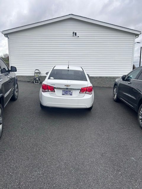 2014 Chevrolet Cruze LS Sedan FWD