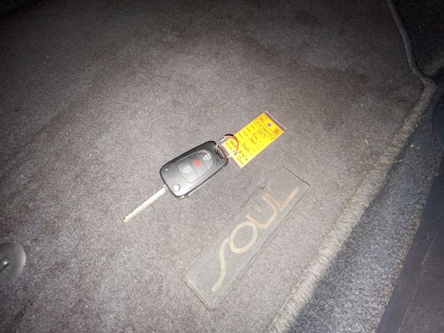 Used 2013 Gray Kia Base image 27