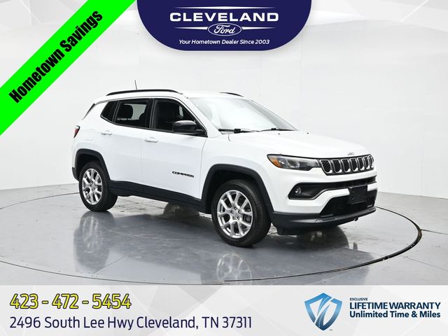 Bright White Clearcoat 2023 Jeep Compass Latitude Lux 4WD SUV / Crossover Four-Wheel Drive 8-Speed Automatic