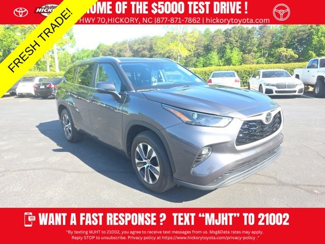 2023 Toyota Highlander XLE FWD's photo