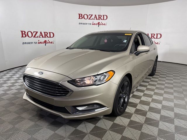 2018 White Gold Ford Fusion Hybrid SE FWD Sedan