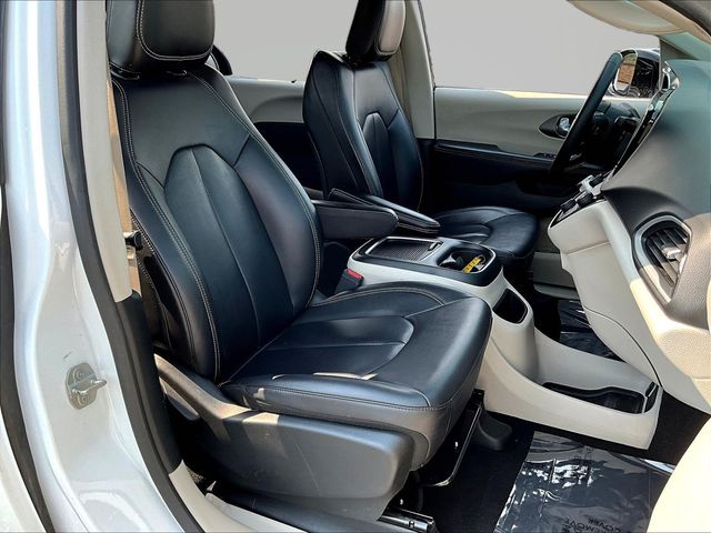 Used 2024 Chrysler Pacifica Van