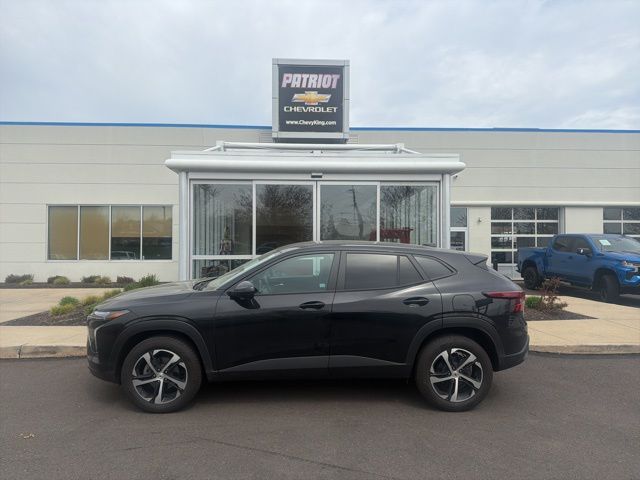 Black Metallic 2024 Chevrolet Trax RS with 1RS FWD SUV / Crossover Front-Wheel Drive 6-Speed Automatic