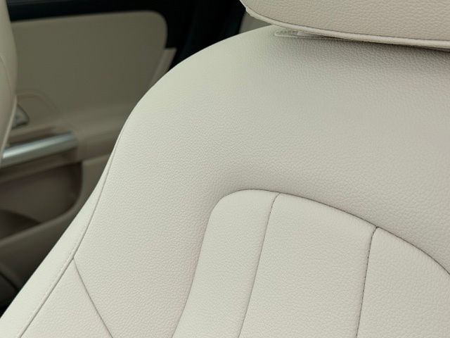 New 2026 White Mercedes-Benz GLA 250 image 15