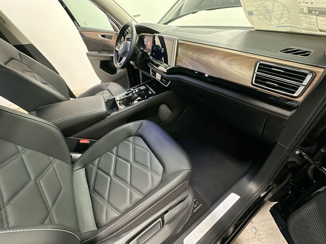 2026 Volkswagen Atlas 2.0T SE w/Technology Black at Sutliff Volkswagen