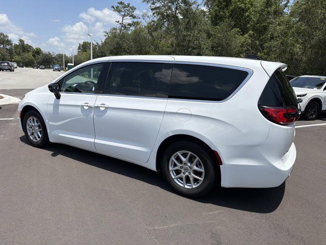 Used 2024 Chrysler Pacifica Van