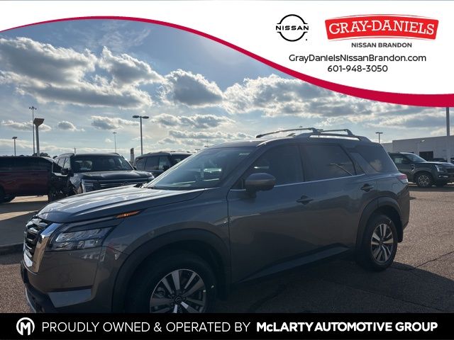 2025 Nissan Pathfinder SL's photo