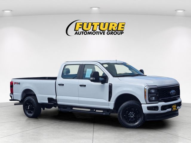 Oxford White 2023 Ford F-350 Super Duty Pickup Truck Four-Wheel Drive Automatic