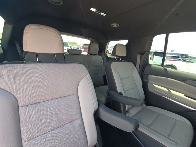 2025 Chevrolet Traverse LT:C02725
