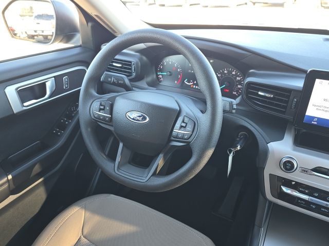 2024 Ford Explorer Base:B02084