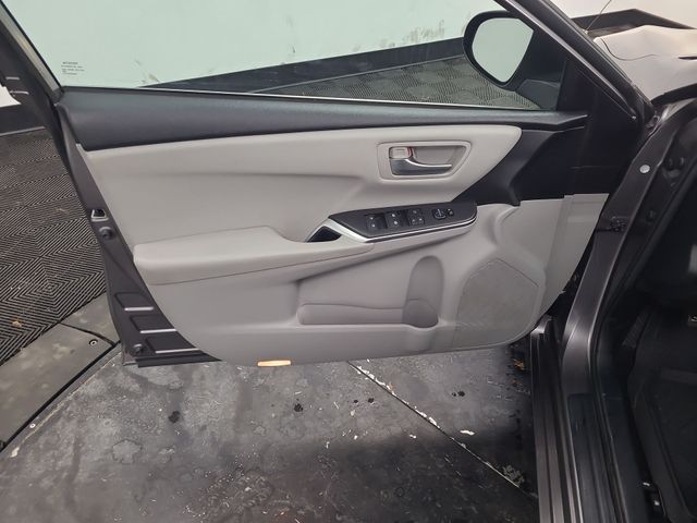 2016 – Toyota – Camry