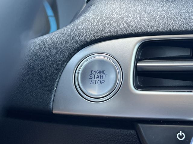 Used 2025 White Hyundai SEL image 26