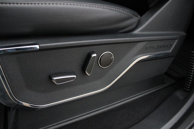 Used 2023 White Ford Lariat image 3