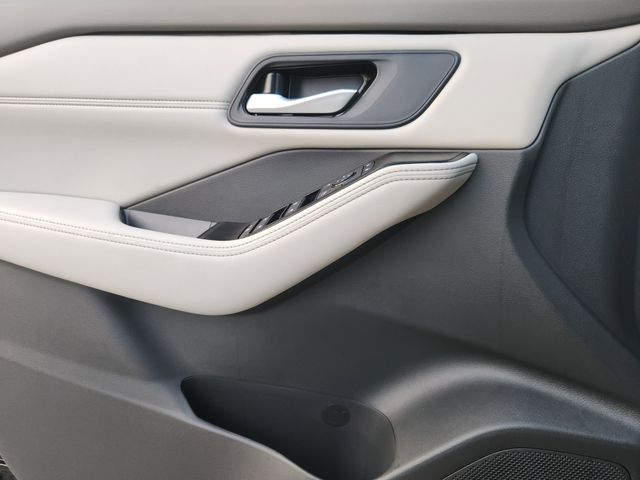 2026 Nissan Rogue SV photo 9