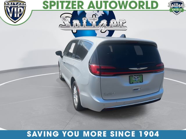 2024 Chrysler Pacifica Touring L - 7