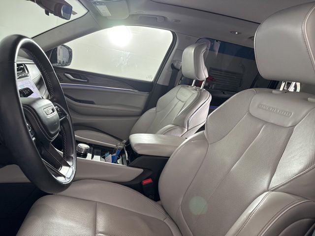 2022 Silver Zynith Jeep Grand Cherokee L Overland RWD SUV