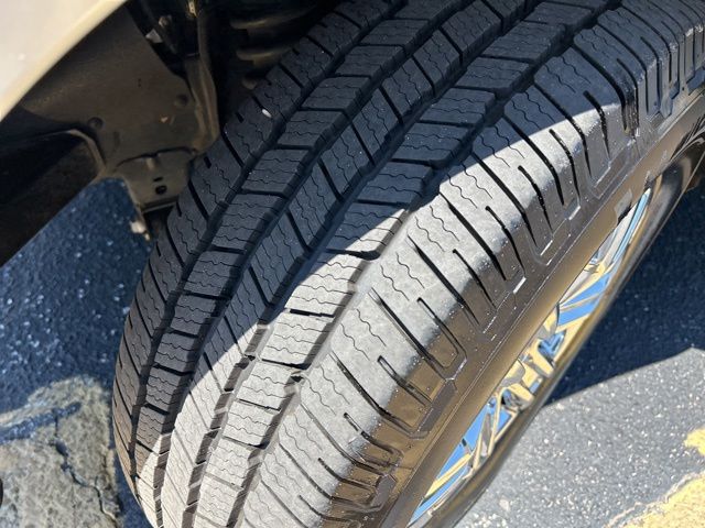 Used 2019 Silver Ford XLT image 2