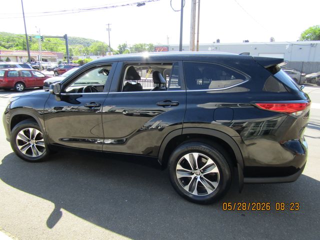 used 2023 Toyota Highlander car, priced at $35,499