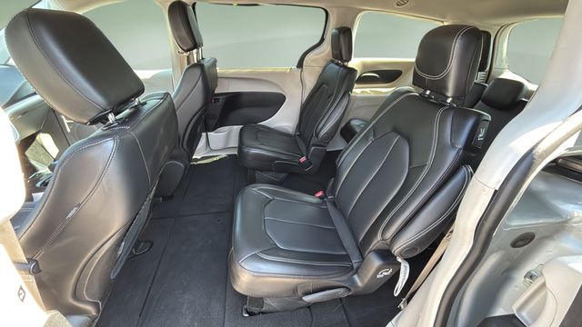 Used 2024 Silver Chrysler Touring L image 19
