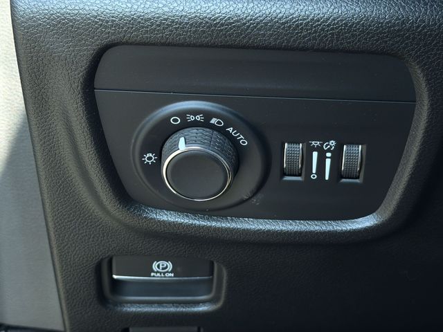 Used 2025 Black Jeep Laredo image 29