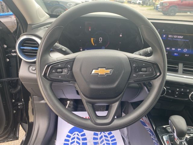 2025 Chevrolet Trax LT - Black Metallic exterior view 13