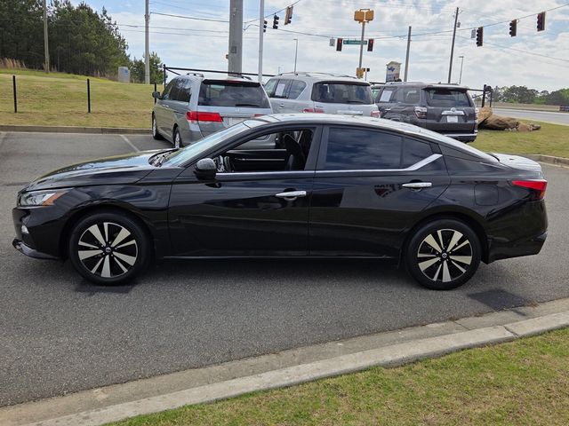 Used 2022 Black Nissan 2.5 SV image 4