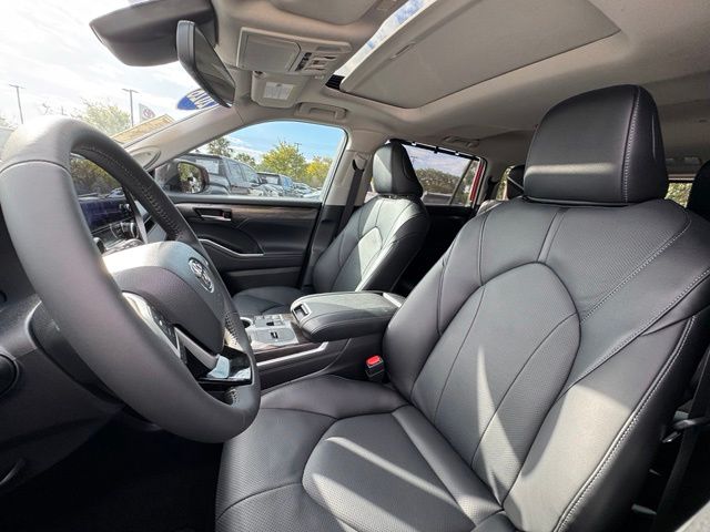 Used 2026 Toyota Highlander Hybrid SUV