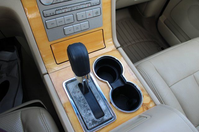 Used 2008 Black Lincoln Base image 28