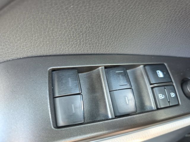 Used 2023 Ice Toyota SE image 27