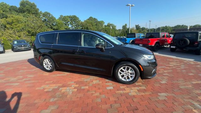 Used 2023 Chrysler Pacifica Van