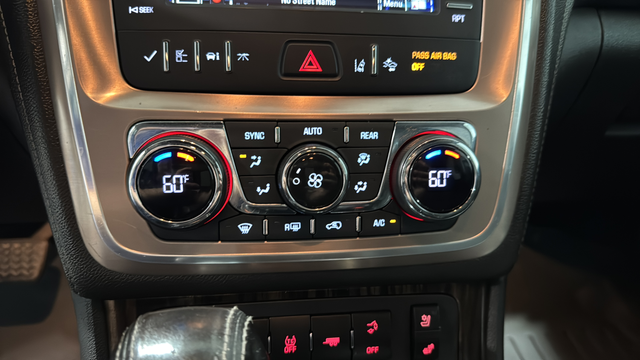 Used 2014 White Diamond Clearcoat GMC Denali image 18