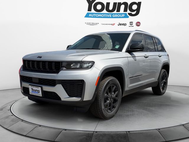 Silver Zynith 2026 Jeep Grand Cherokee Altitude 4WD SUV / Crossover Four-Wheel Drive 8-Speed Automatic