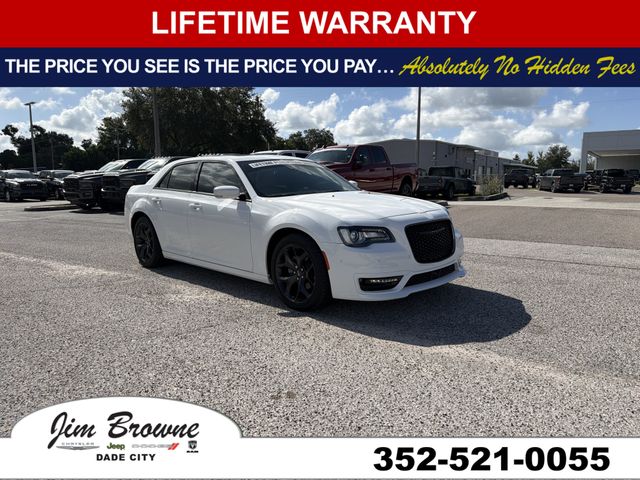 2022 Chrysler 300 Touring L RWD