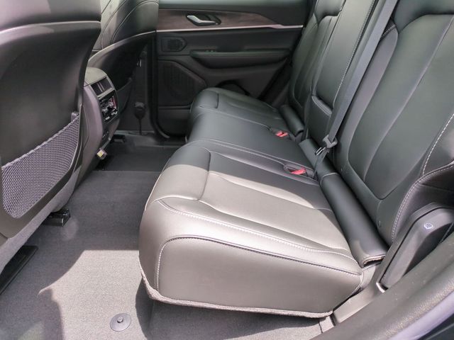 new 2026 Jeep Grand Cherokee car, priced at $43,186