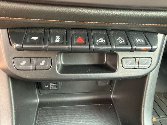 2022 Onyx Black GMC Canyon AT4 w/Leather 4X4 Truck