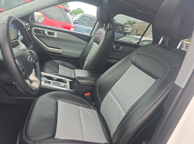 2023 White Metallic Ford Explorer XLT 4X4 SUV