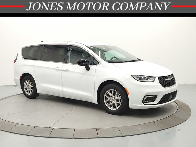 Bright White Clearcoat 2024 Chrysler Pacifica Minivan Front-Wheel Drive 9-Speed Automatic