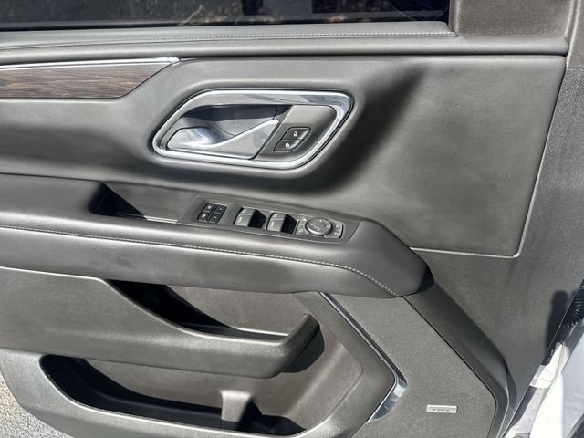 Used 2023 White Chevrolet Z71 image 31