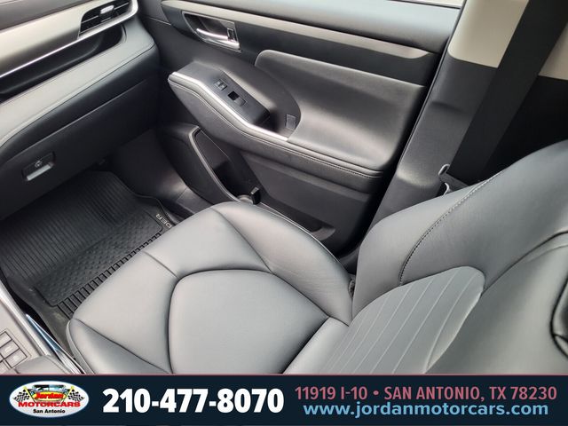 Used Car 2023 Toyota Highlander Hybrid  Xle For Sale Under $40,000 In San Antonio, Texas
