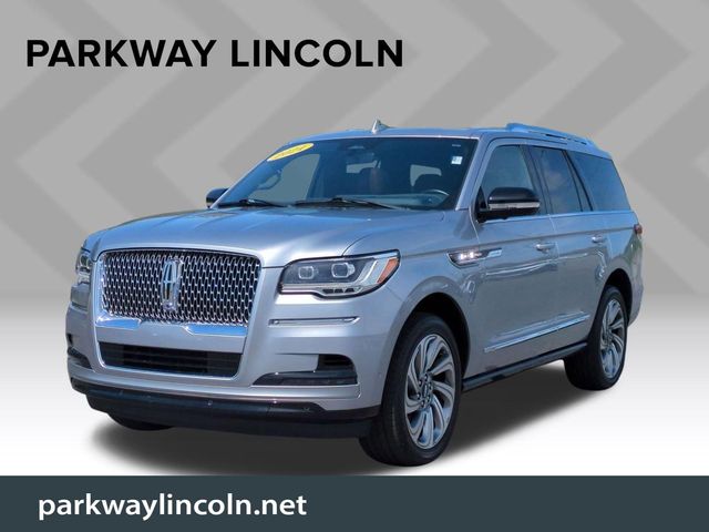 Silver Radiance Metallic Clearcoat 2024 Lincoln Navigator Reserve 4WD SUV / Crossover Four-Wheel Drive Automatic