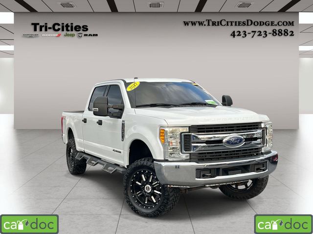 Oxford White 2017 Ford F-250 Super Duty XLT Crew Cab 4WD Pickup Truck Four-Wheel Drive 6-Speed Automatic