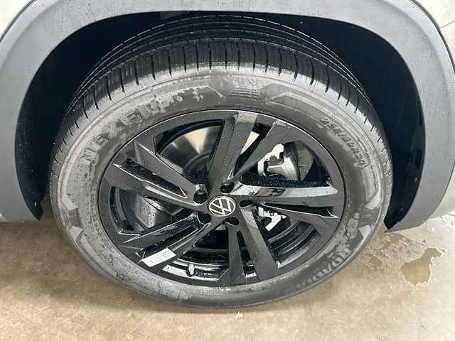 2026 Volkswagen Atlas Cross Sport 2.0T SEL R-Line Black - 4