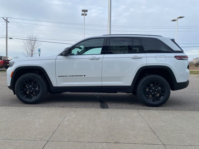 2026 Jeep Grand Cherokee Laredo - Bright White Clearcoat exterior view 8