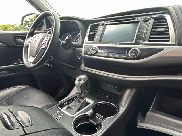 used 2019 Toyota Highlander car, priced at $24,059