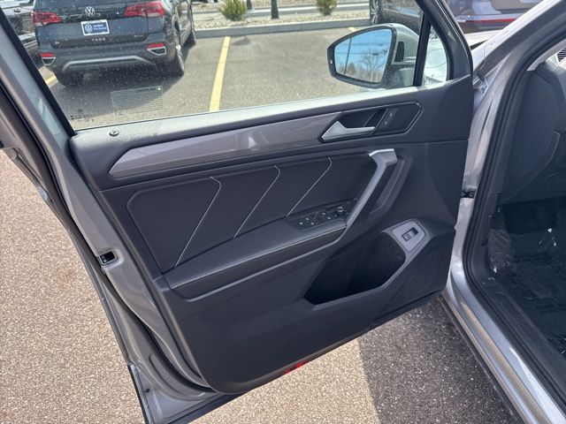 2024 Volkswagen Tiguan 2.0T SE photo